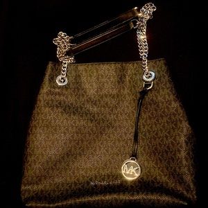 NWT Authentic Michael Kors black Jet Set Chain bag in mint condition.